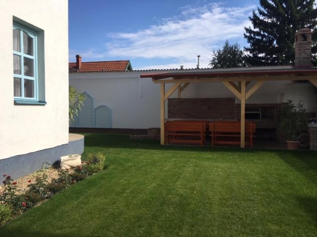 غرفة قياسية رباعية مزودة بشُرفة, Csigaház Panzió