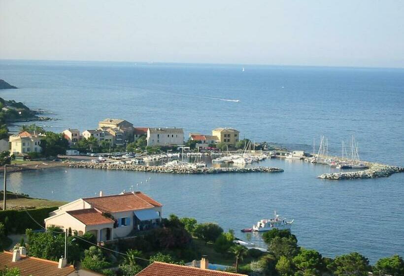 스탠다드 스튜디오 바다 전망, La Marine