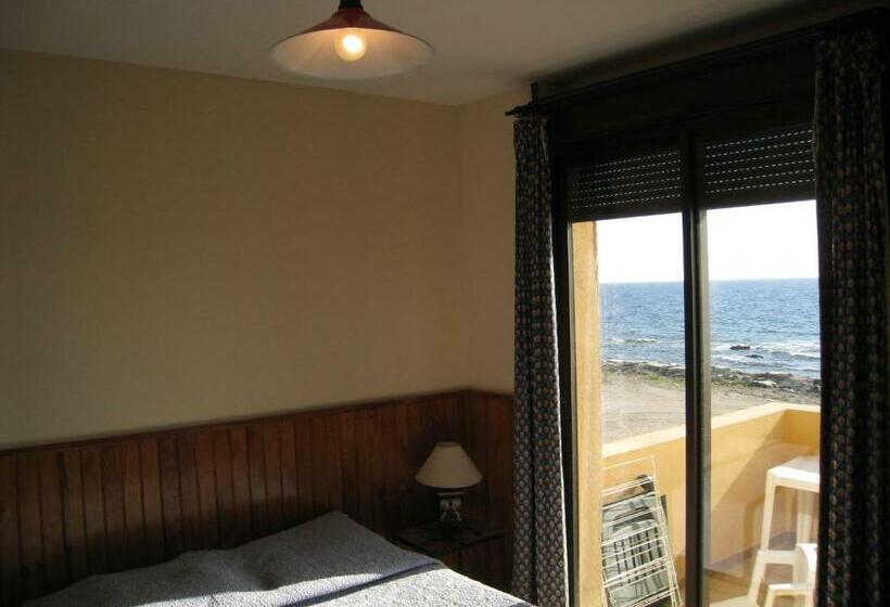 스탠다드 스튜디오 바다 전망, La Marine