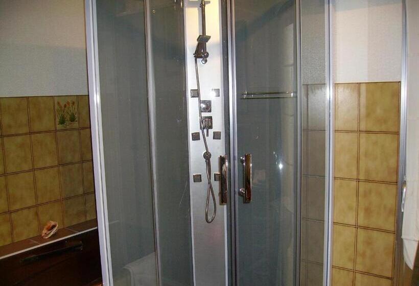 غرفة قياسية بالطابق الأرضى, A L'ombre Du Mont St Michel