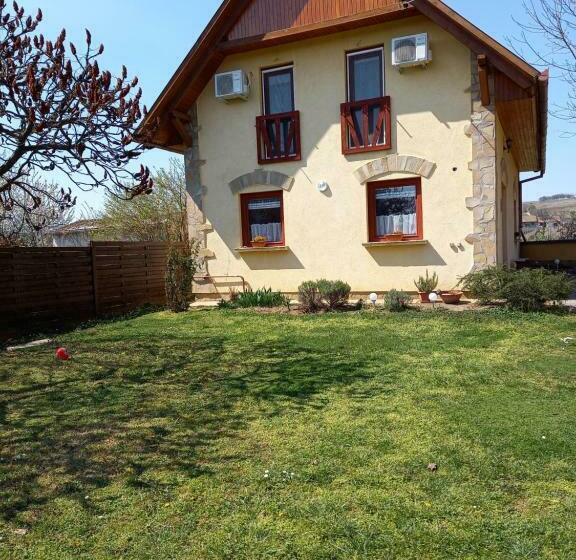 スタンダードルーム, Burai Vendégház