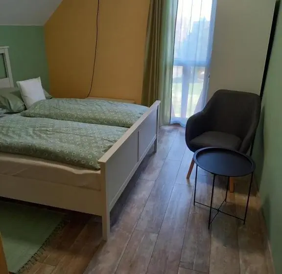 Huoneisto 1 Makuuhuone, Burai Vendégház