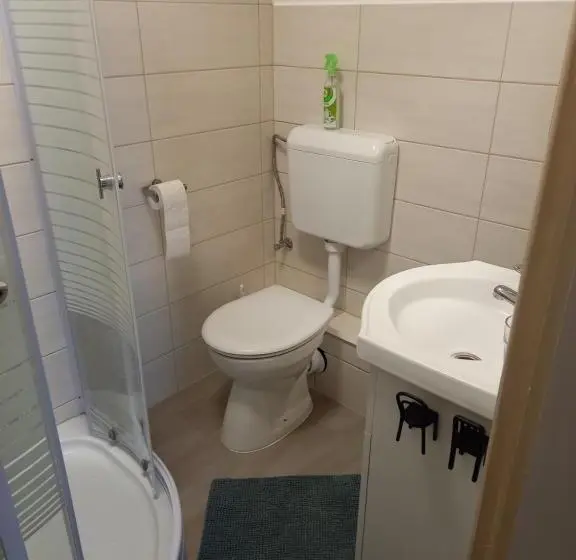 Huoneisto 1 Makuuhuone, Burai Vendégház