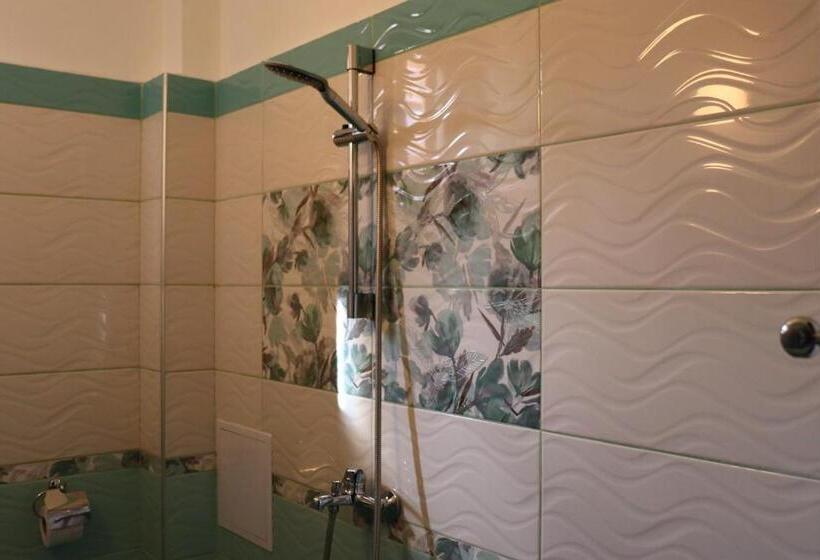 اتاق استاندارد سه نفره, Guest House Zhelevi