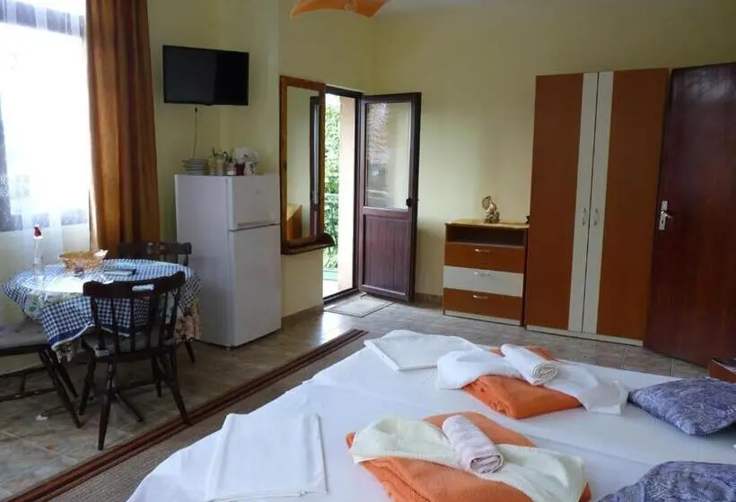 Standard Kolmen Hengen Huone, Guest House Zhelevi