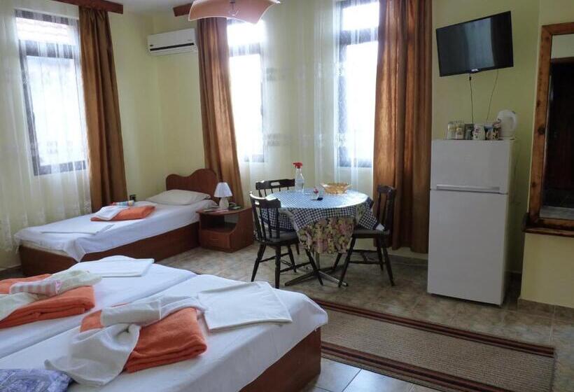 اتاق استاندارد سه نفره, Guest House Zhelevi