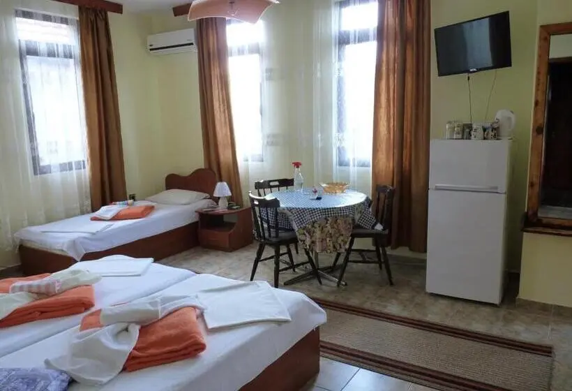 Standard Kolmen Hengen Huone, Guest House Zhelevi
