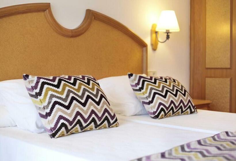 غرفة سوبيريور مزوَّدة بتراس, Grupotel Santa Eularia & Spa  Adults Only