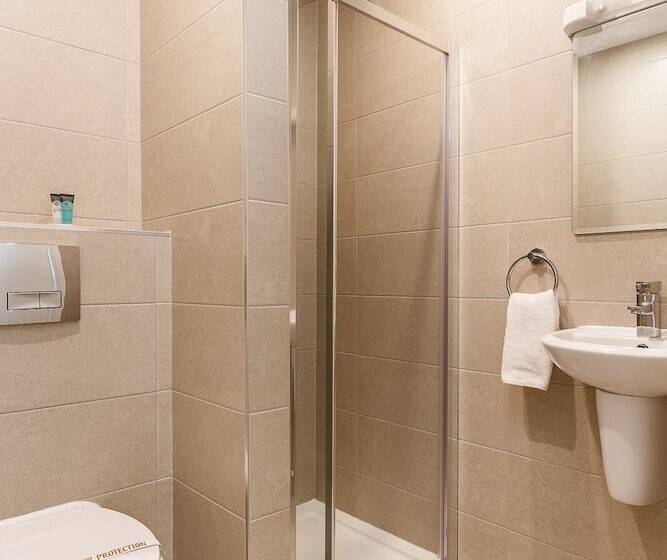 חדר סטנדרט לשלושה, Clifden House By Nina