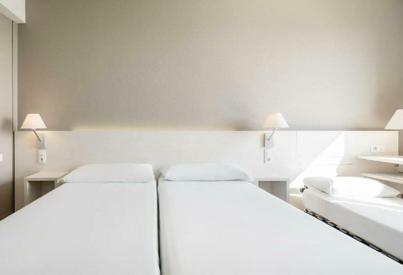 غرفة قياسية ثلاثية, Ilunion Valencia 3