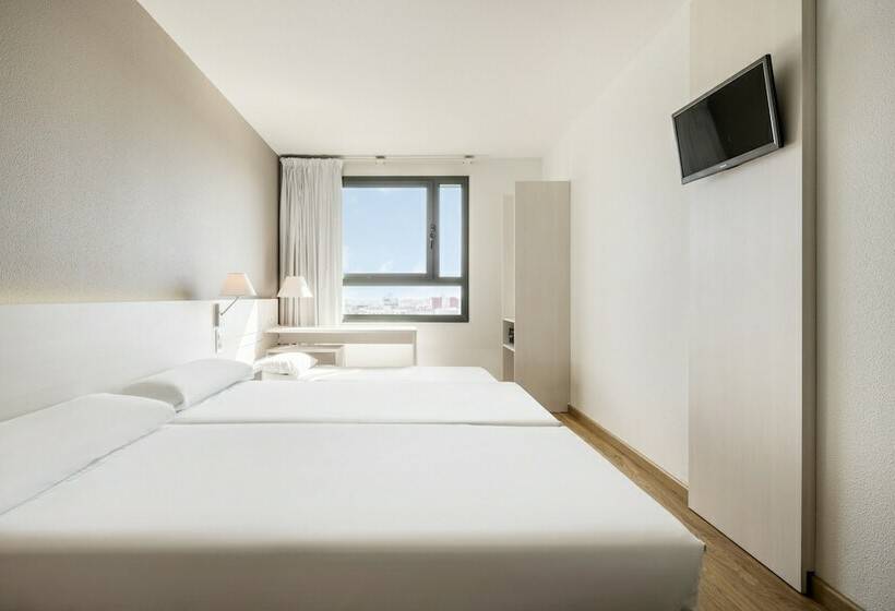 غرفة قياسية ثلاثية, Ilunion Valencia 3