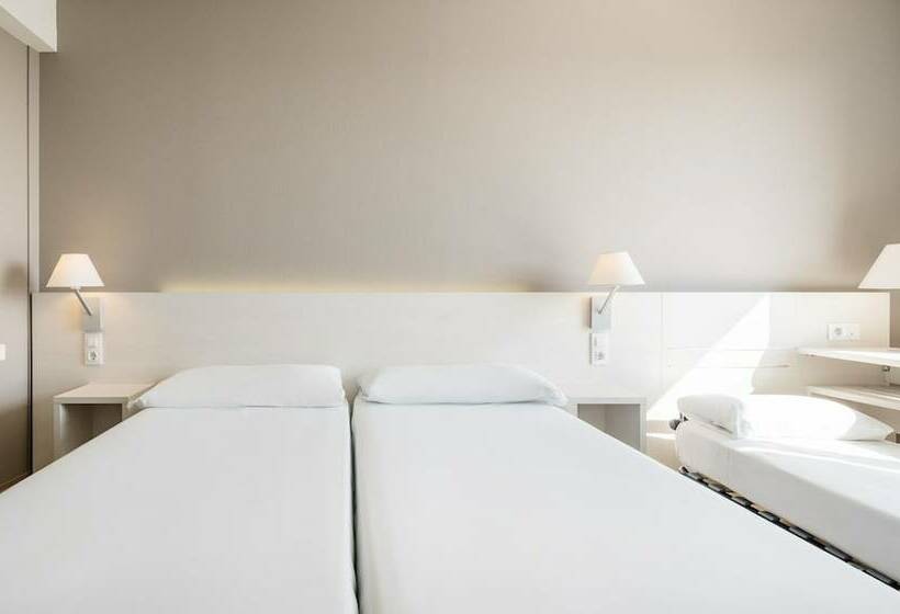 غرفة قياسية ثلاثية, Ilunion Valencia 3