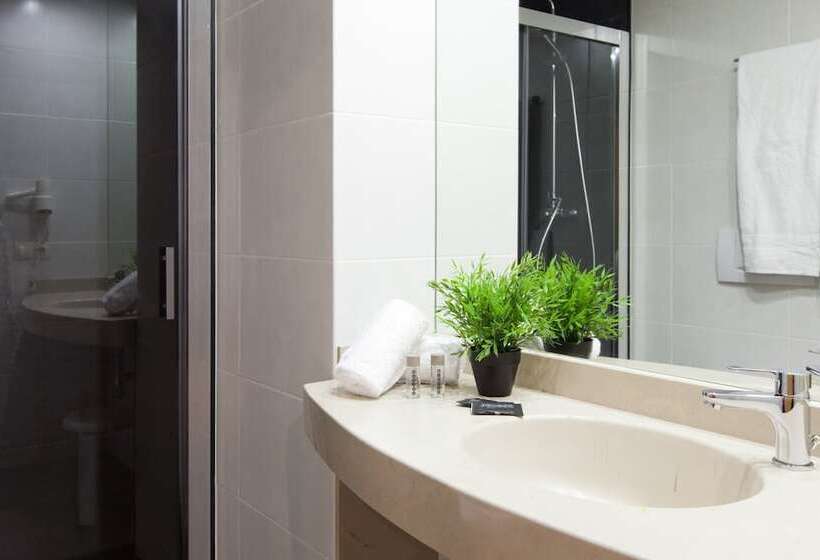 غرفة قياسية ثلاثية, Kramer