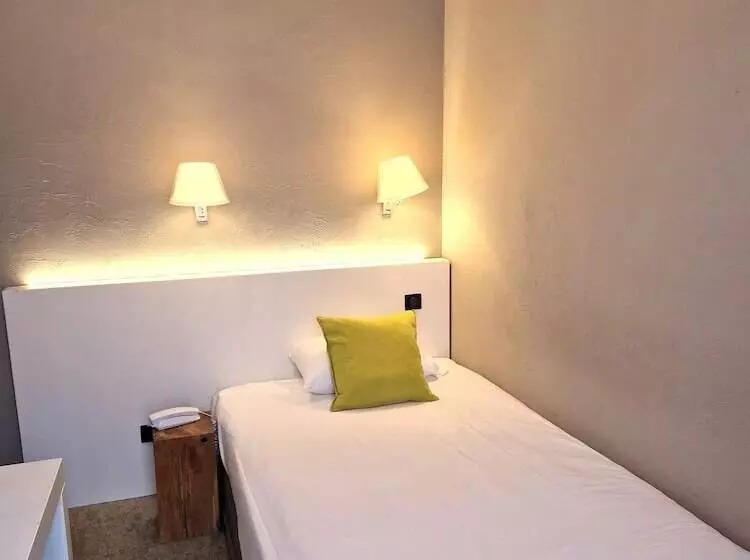 اتاق استاندارد یک نفره, La Villa Tosca