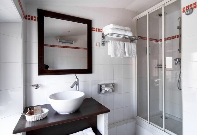 חדר סטנדרט לשלושה, La Villa Tosca