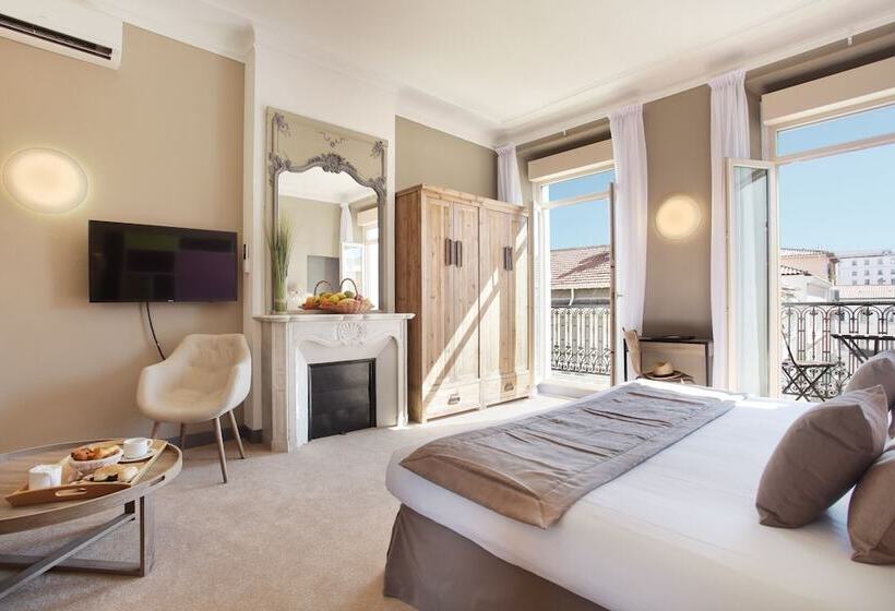 סוויטת ג'וניור עם מרפסת, La Villa Tosca