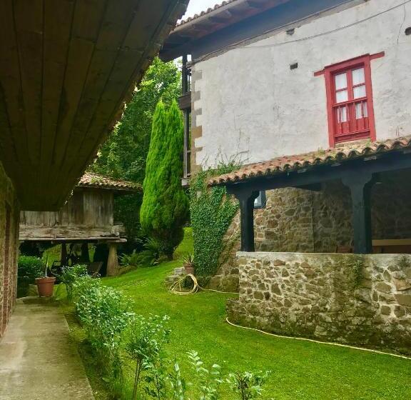 스탠다드 방갈로, Palacio De Libardon