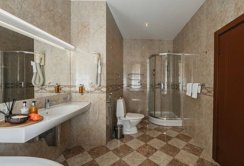 اتاق لوکس, Rinno