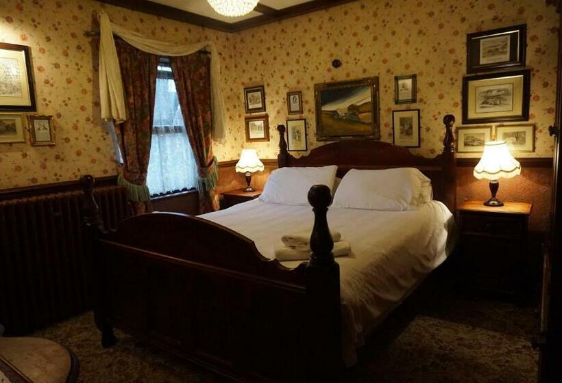 スタンダードルーム, The Butlers