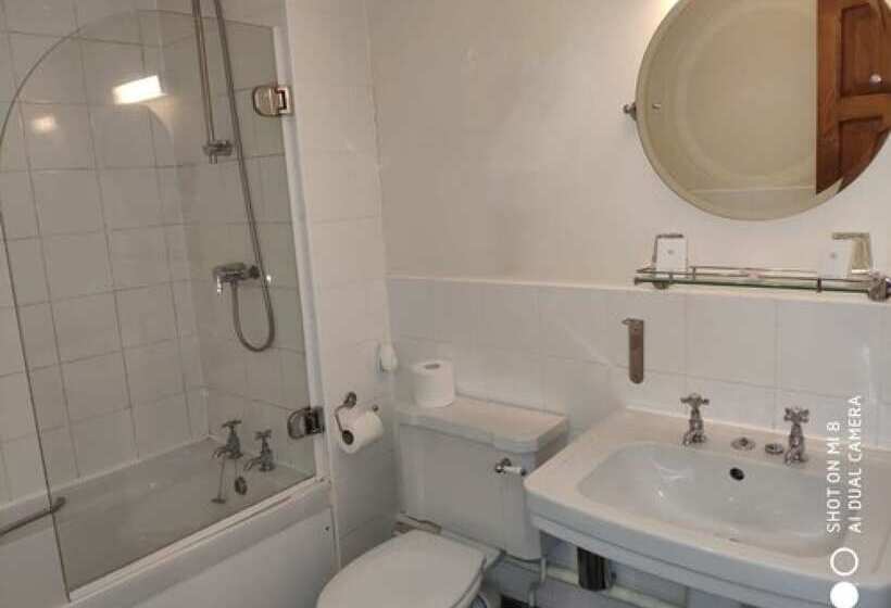 标准间, The Thatched Cottage Inn