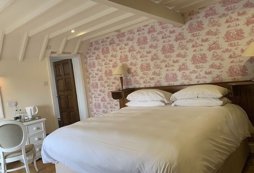 חדר סופריור, The Thatched Cottage Inn
