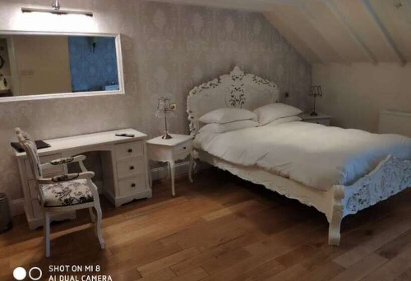 高级大房间, The Thatched Cottage Inn