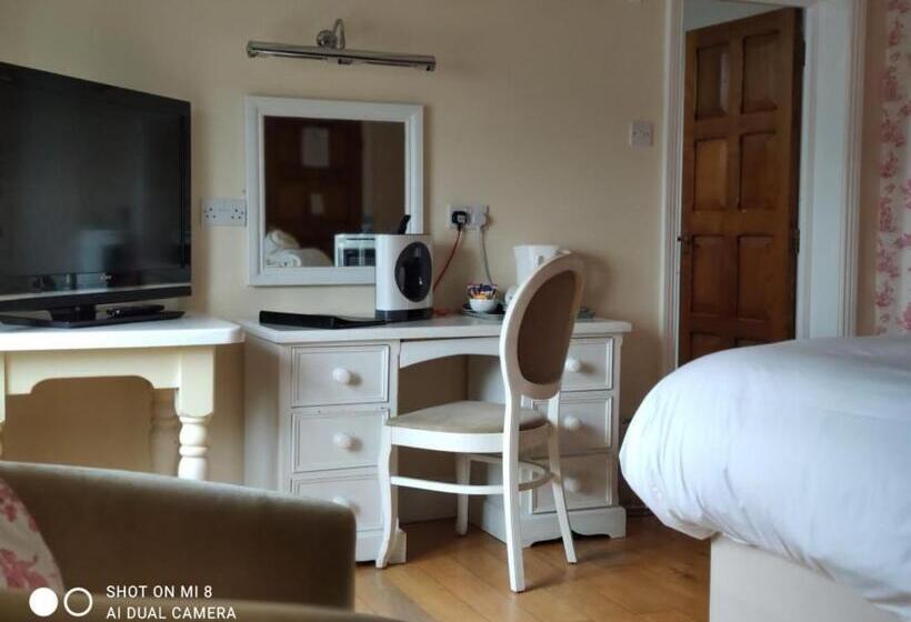 高级大房间, The Thatched Cottage Inn