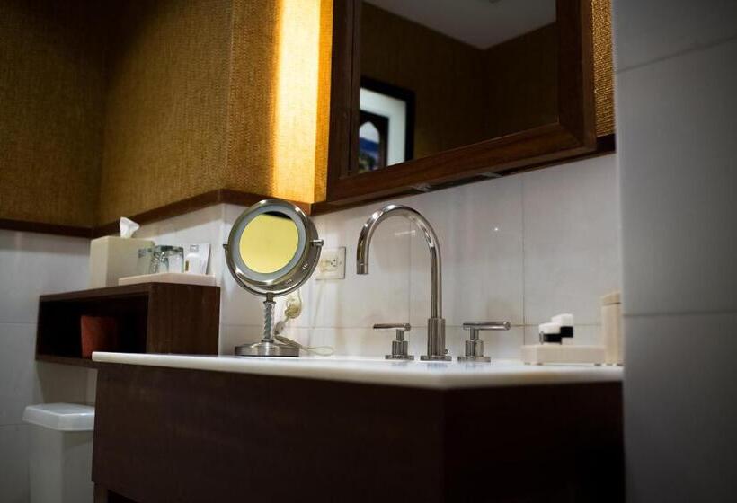 غرفة كلاسيكية, Valencia Santana Row