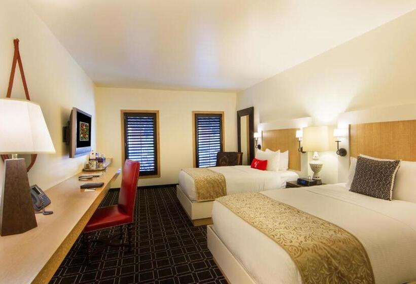 غرفة كلاسيكية, Valencia Santana Row