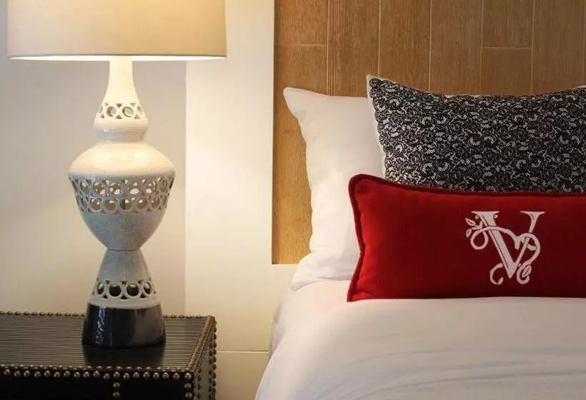 اتاق لوکس با تخت بزرگ, Valencia Santana Row