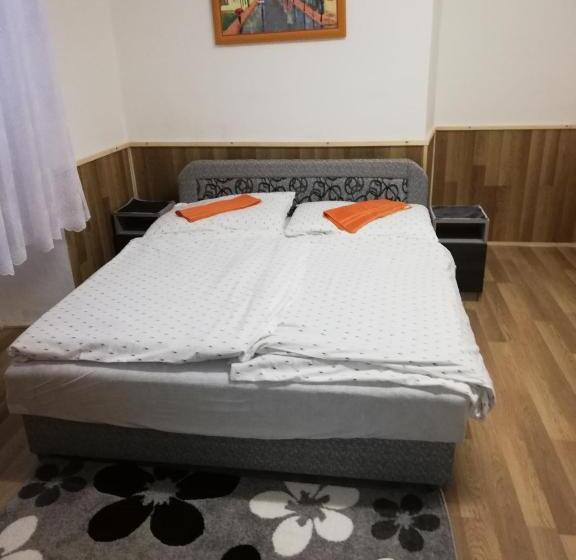 Номер Стандарт Трехместный, Arany Bárány Vendégfogadó