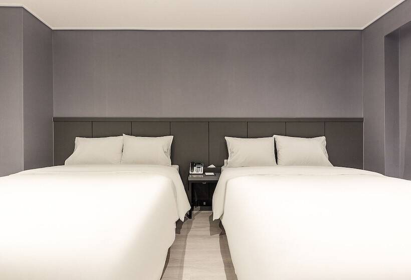 Chambre Supérieure, Joy