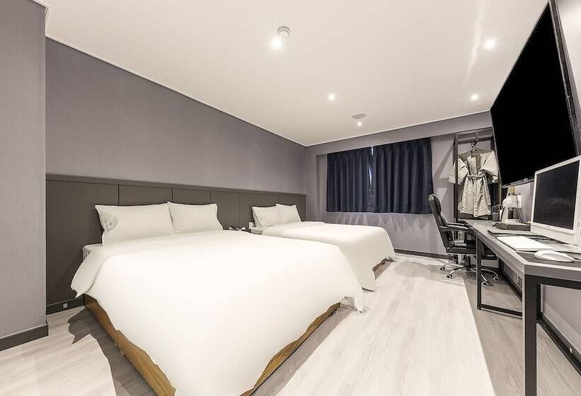 Chambre Supérieure, Joy