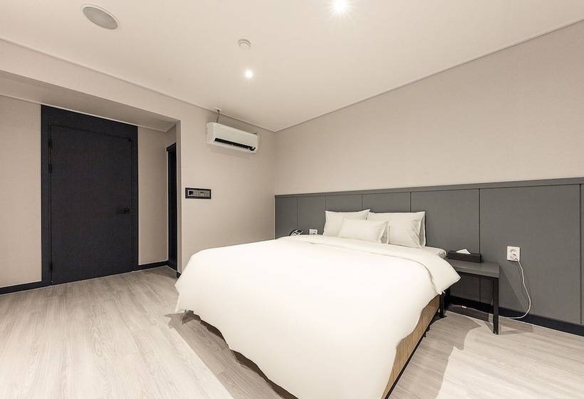 Chambre Supérieure, Joy