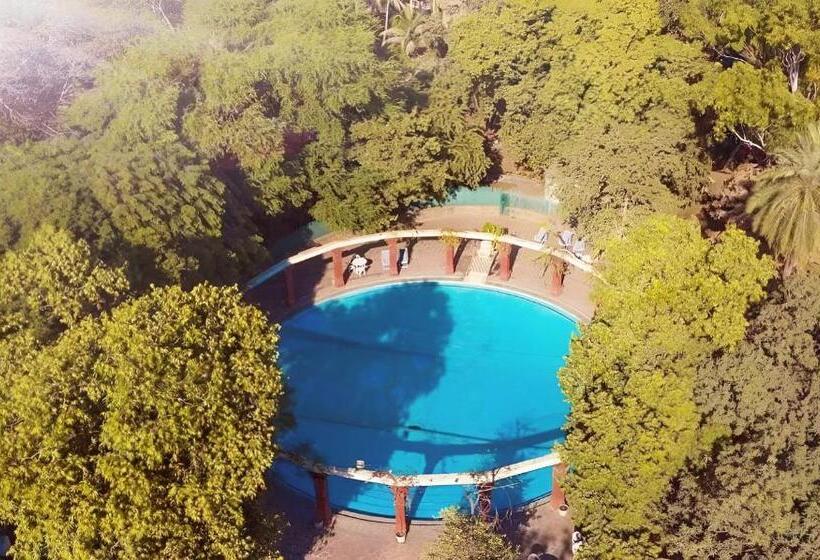 غرفة ديلوكس, Nilambag Palace