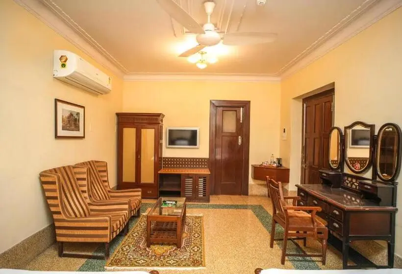 Chambre Deluxe, Nilambag Palace