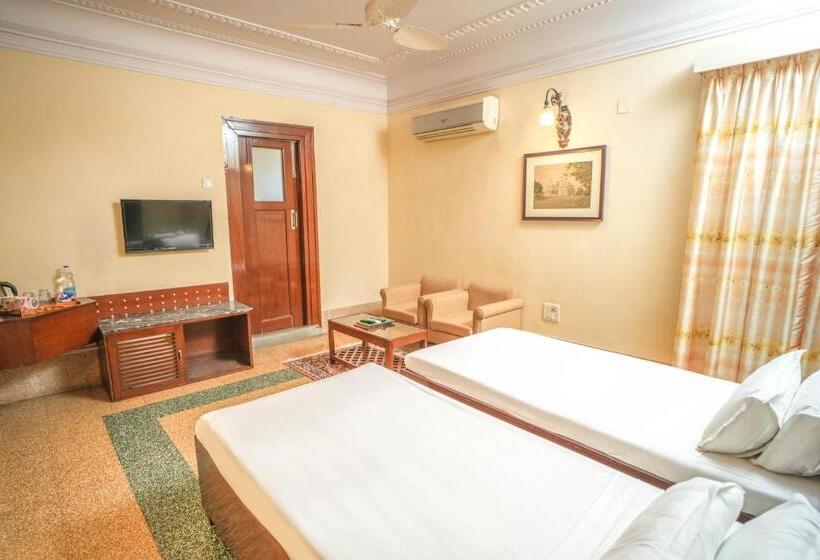 غرفة ديلوكس, Nilambag Palace