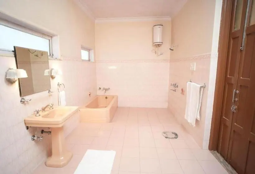 Chambre Standard avec Balcon, Nilambag Palace