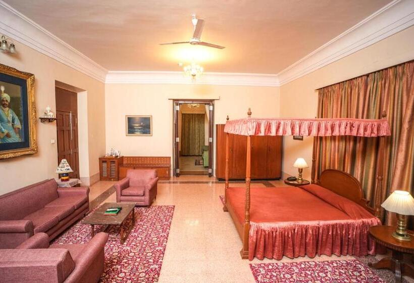 اتاق استاندارد با بالکن, Nilambag Palace