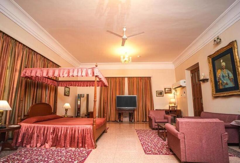 اتاق استاندارد با بالکن, Nilambag Palace