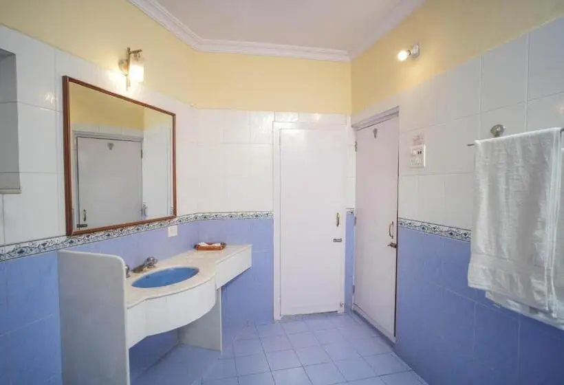 Chambre Economy, Nilambag Palace