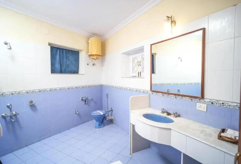 Chambre Economy, Nilambag Palace