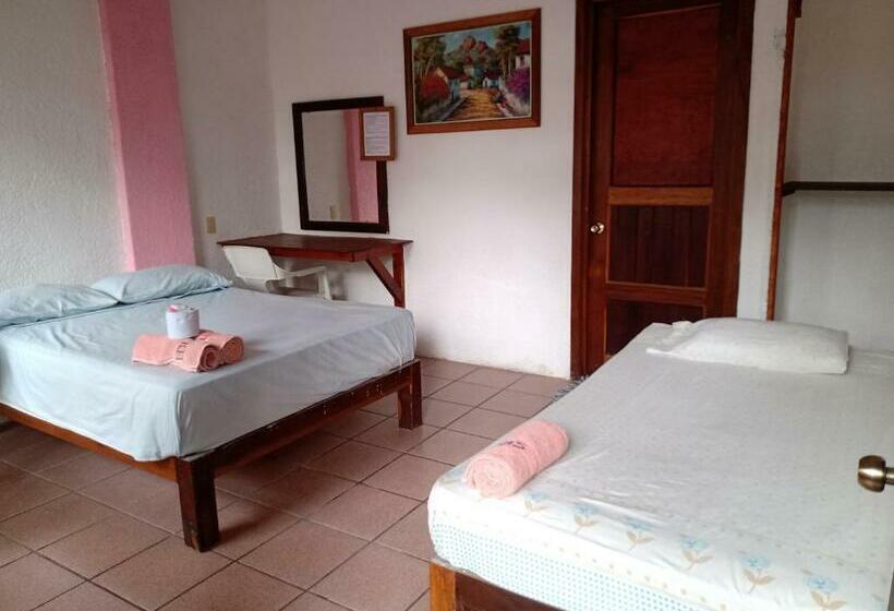 חדר סטנדרט לשלושה, Posada Lolas Lino