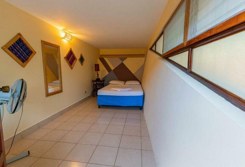 اتاق استاندارد با سرویس بهداشتی مشترک, Paradiso Hostel