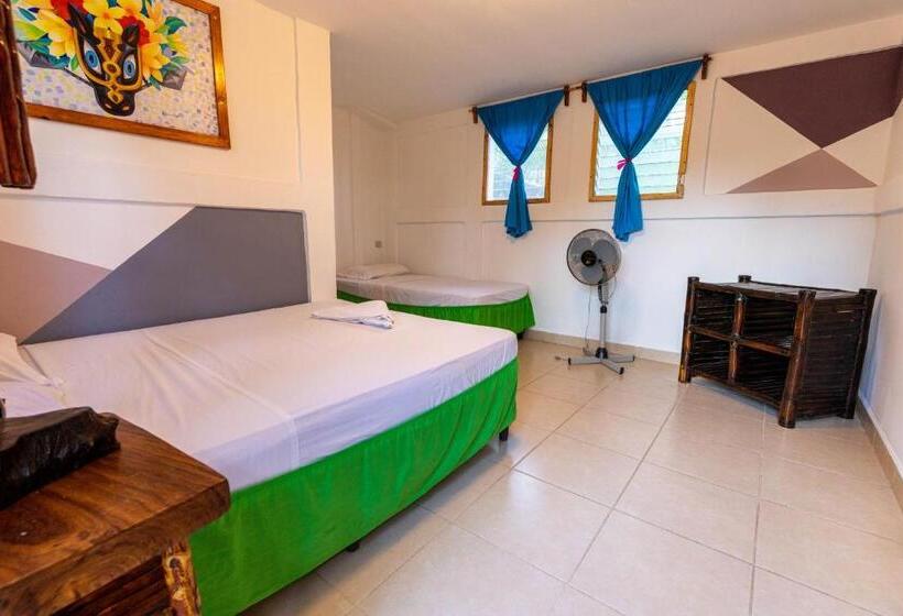 اتاق استاندارد سه نفره, Paradiso Hostel