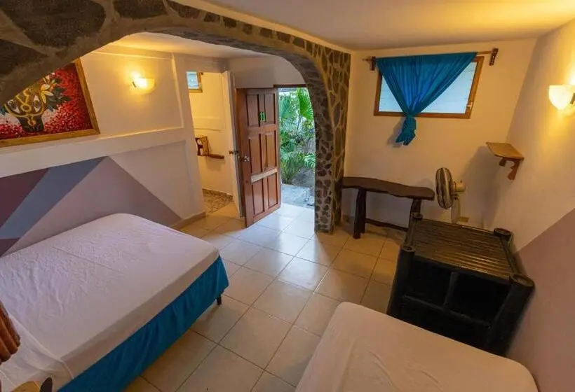 اتاق استاندارد سه نفره, Paradiso Hostel