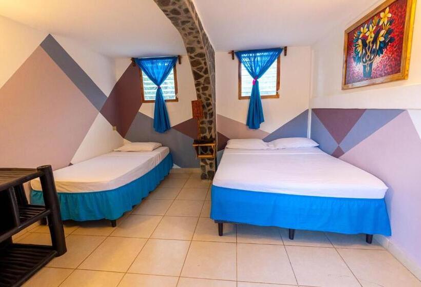 اتاق استاندارد سه نفره, Paradiso Hostel