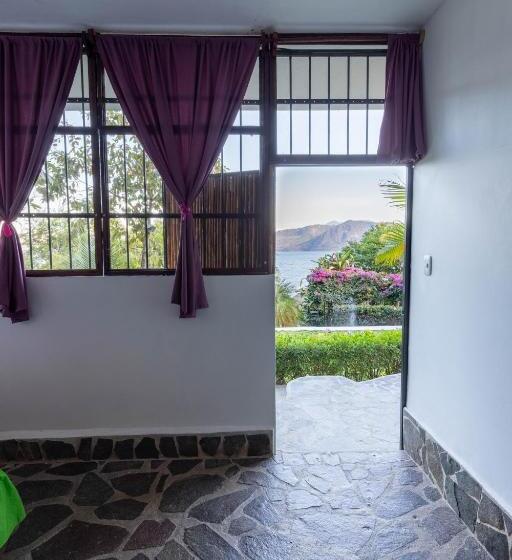 اتاق خانوادگی, Paradiso Hostel