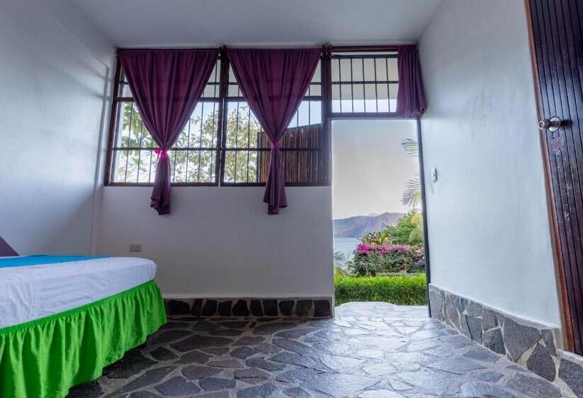 اتاق خانوادگی, Paradiso Hostel