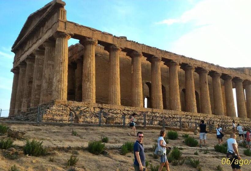 غرفة قياسية مزوَّدة بشُرفة, Camere A Chiazza Realmonte